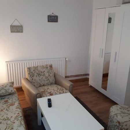 Apartman Ana สลาวอนสกีบรอด ภายนอก รูปภาพ