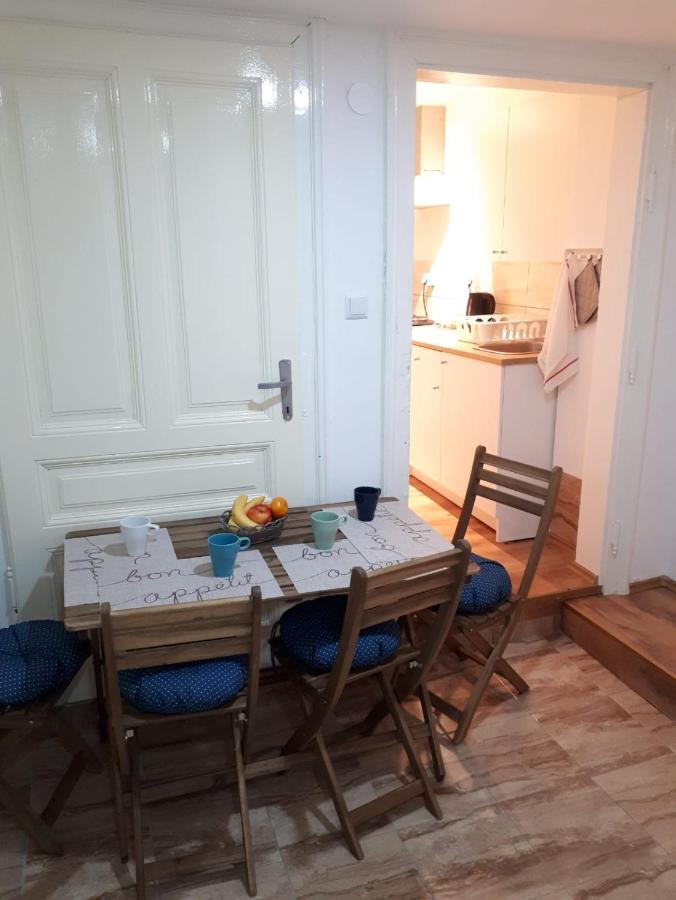 Apartman Ana สลาวอนสกีบรอด ภายนอก รูปภาพ