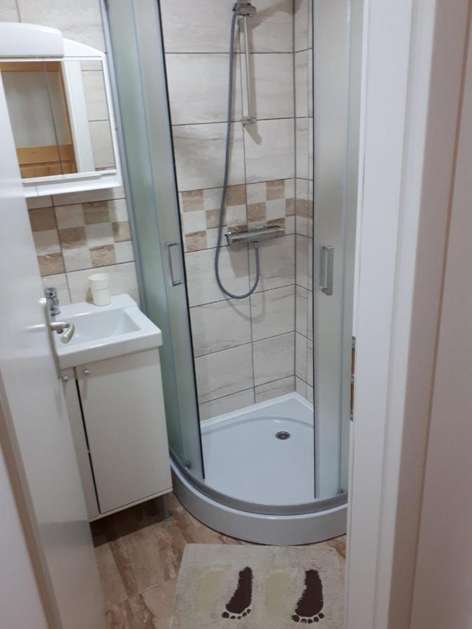 Apartman Ana สลาวอนสกีบรอด ภายนอก รูปภาพ